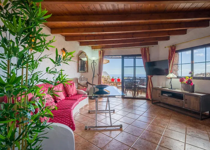 Castillo Lanzarote Villa Bentley - Luxury Villa -Sleep In A Volcanic Cave