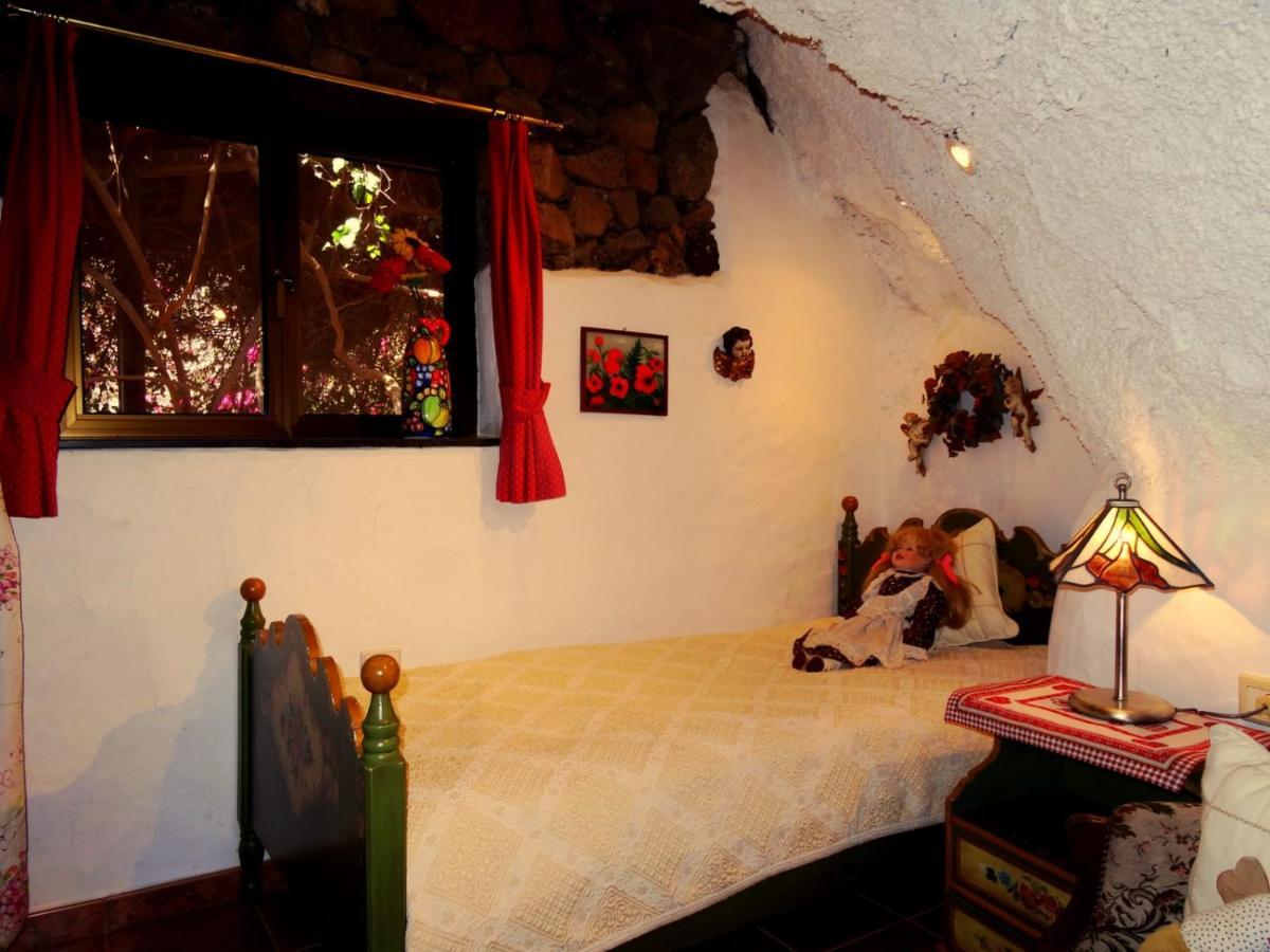 Castillo Lanzarote Bentley - Luxury -sleep In A Volcanic Cave Apartment