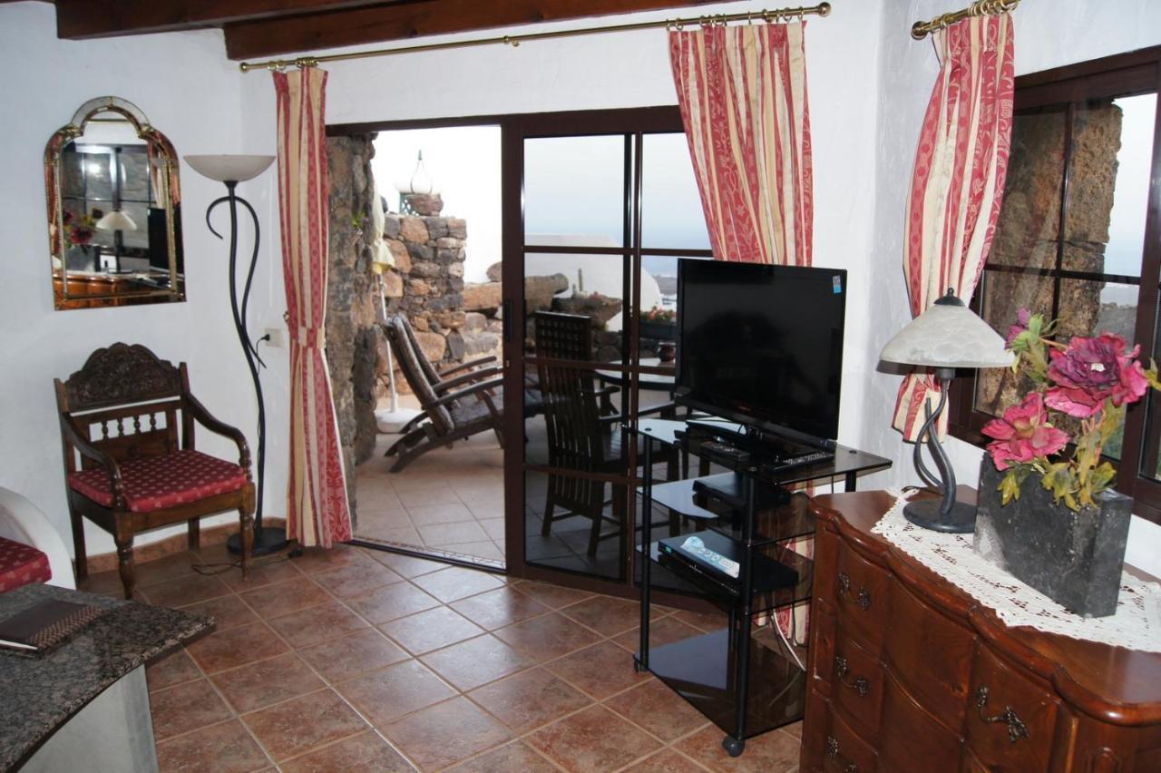 Castillo Lanzarote Bentley - Luxury -sleep In A Volcanic Cave Tias