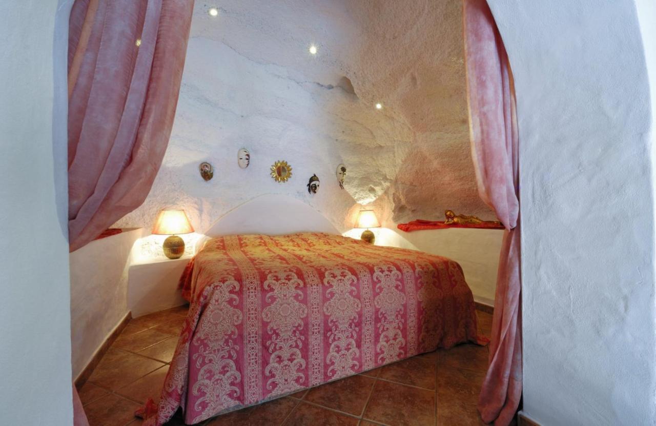 Castillo Lanzarote Bentley - Luxury -sleep In A Volcanic Cave Apartment Tias