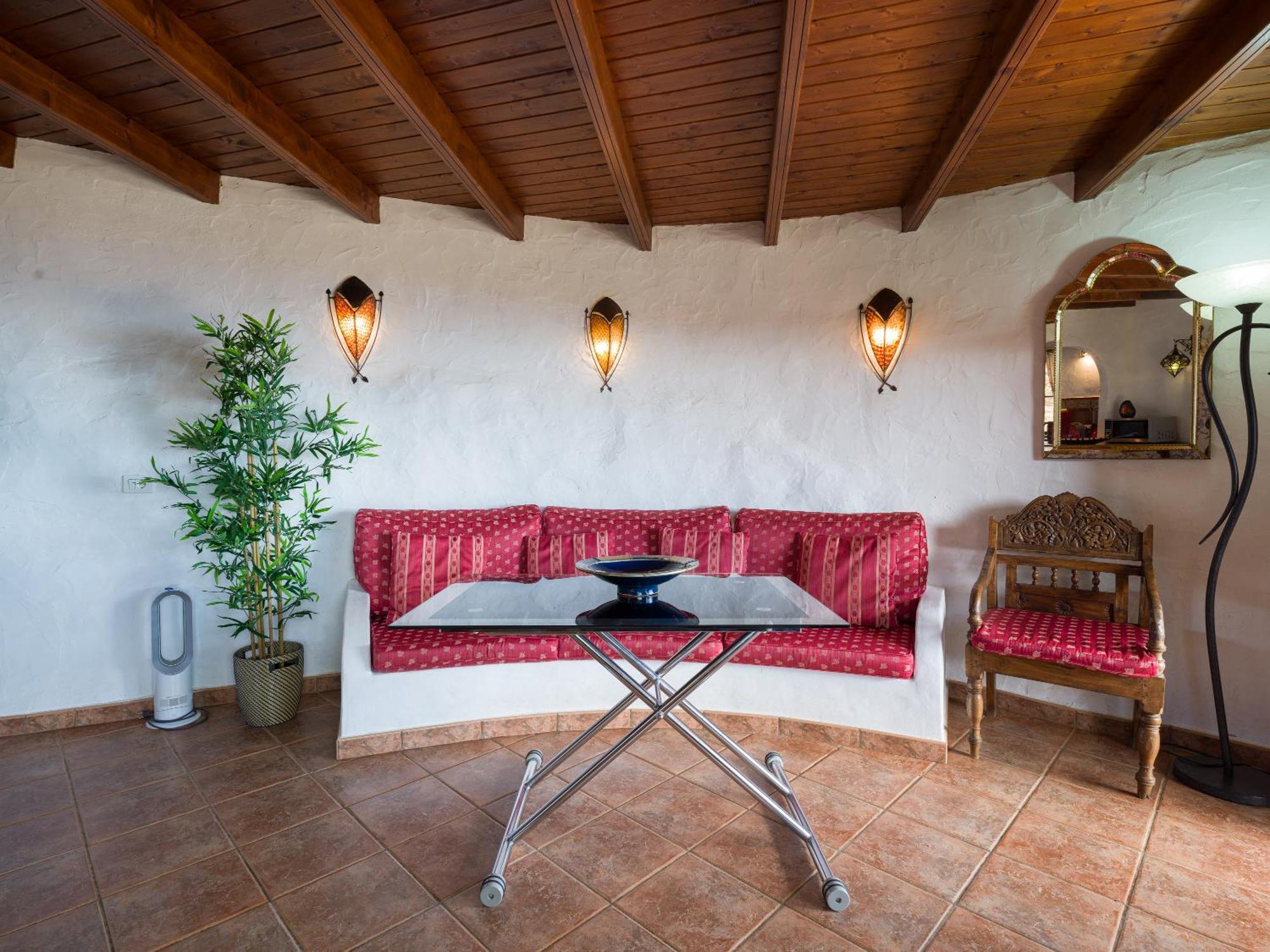 Castillo Lanzarote Bentley - Luxury -sleep In A Volcanic Cave