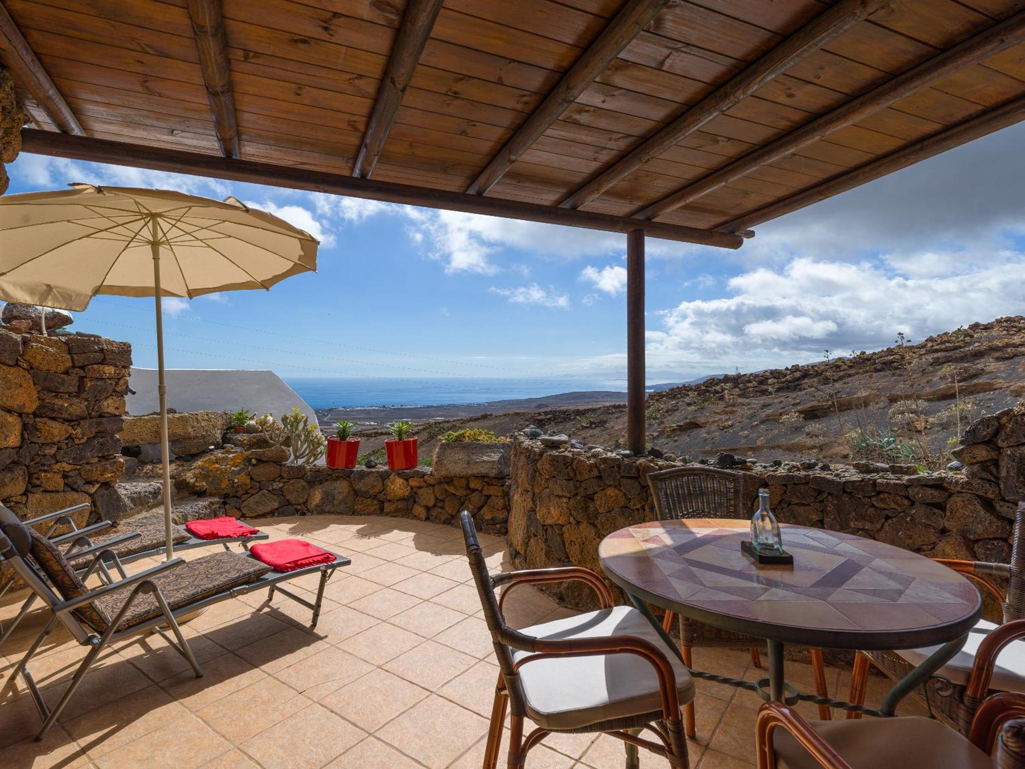Castillo Lanzarote Bentley - Luxury -sleep In A Volcanic Cave