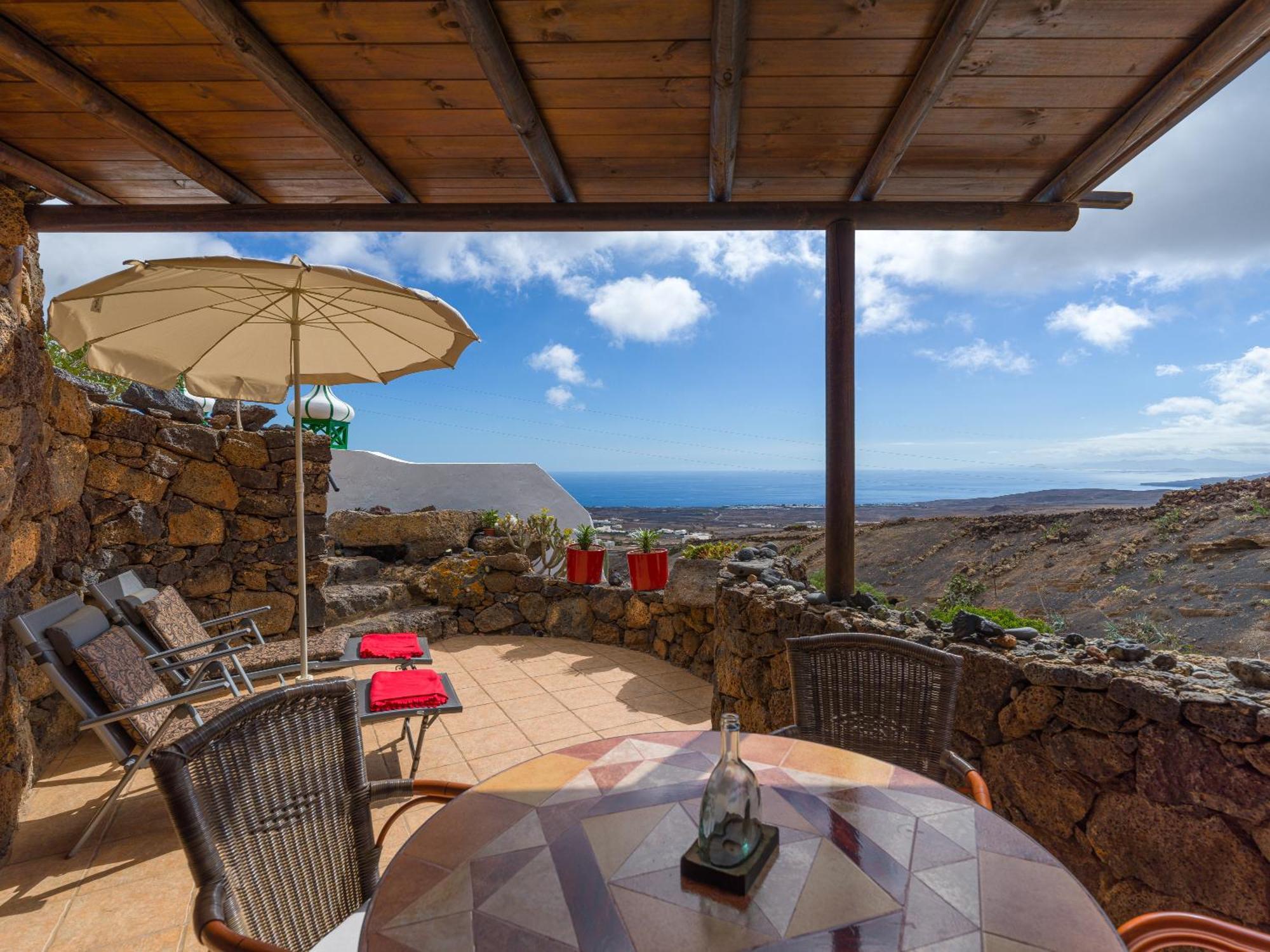 Castillo Lanzarote Bentley - Luxury -sleep In A Volcanic Cave