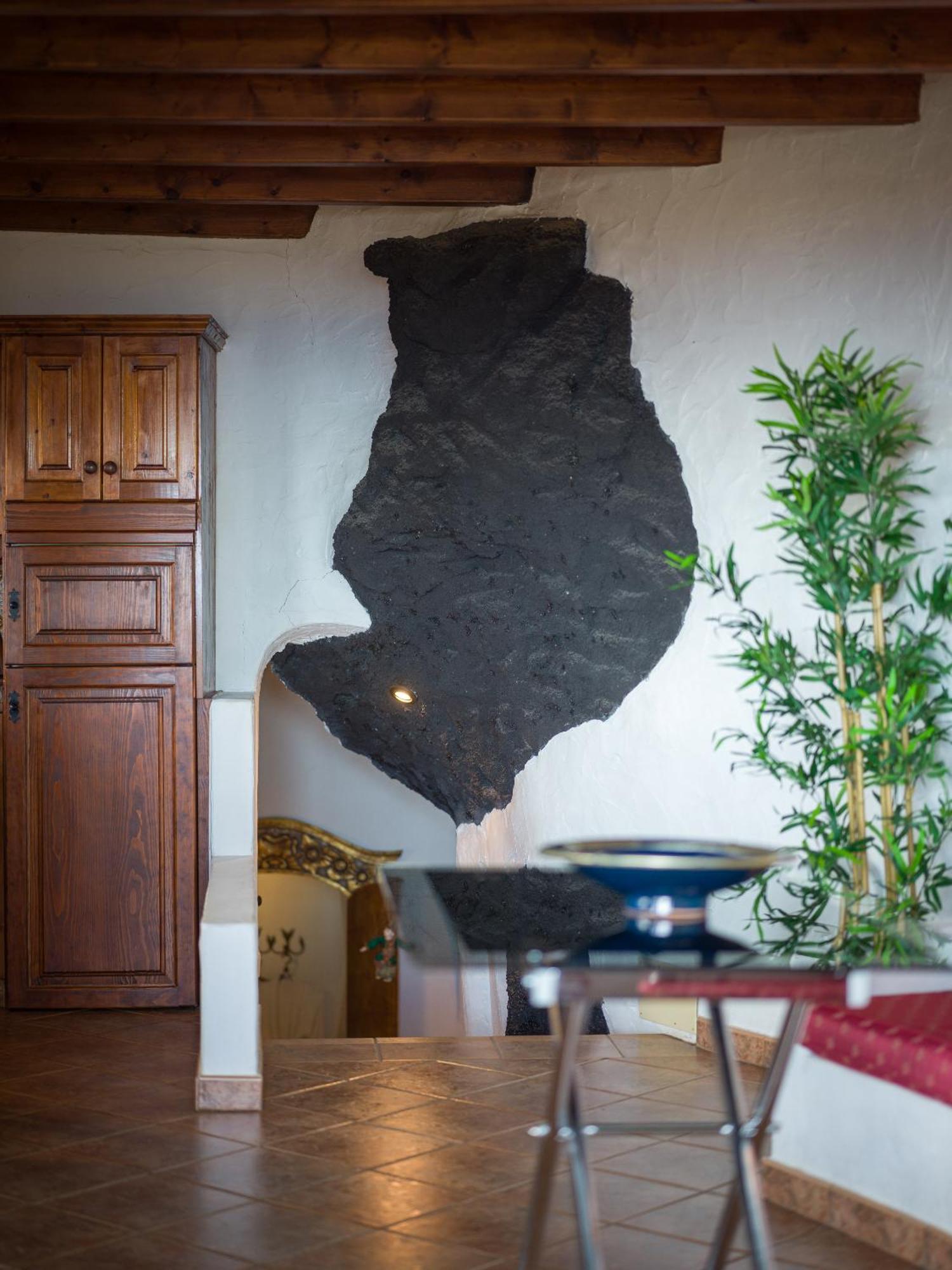 Castillo Lanzarote Bentley - Luxury -sleep In A Volcanic Cave Apartment