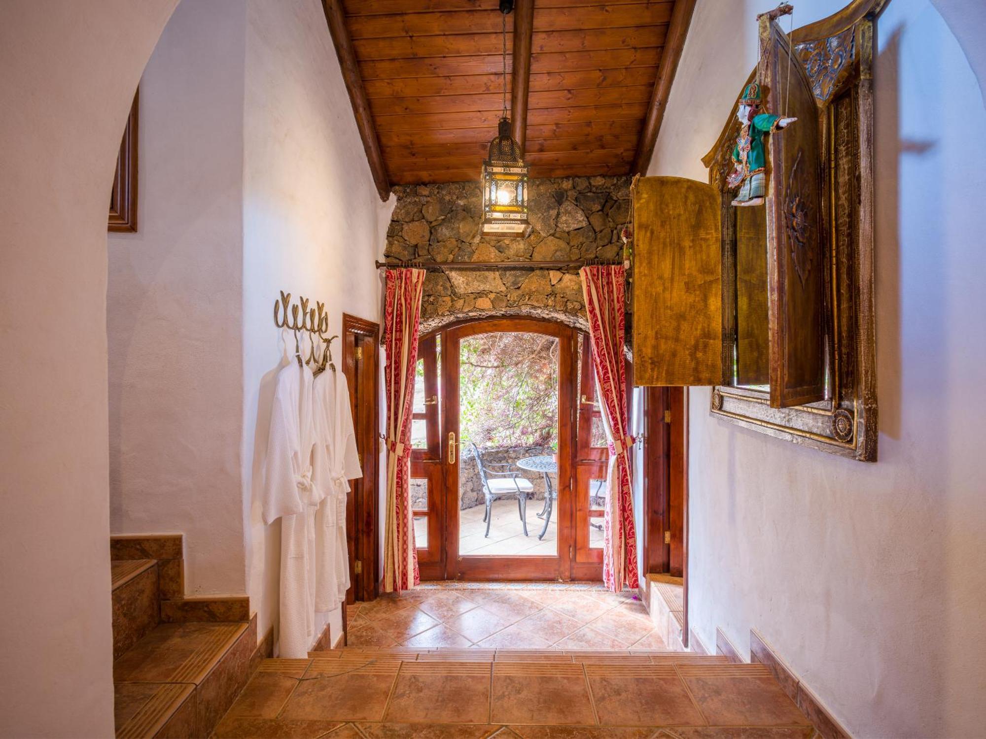 Castillo Lanzarote Bentley - Luxury -sleep In A Volcanic Cave Tias