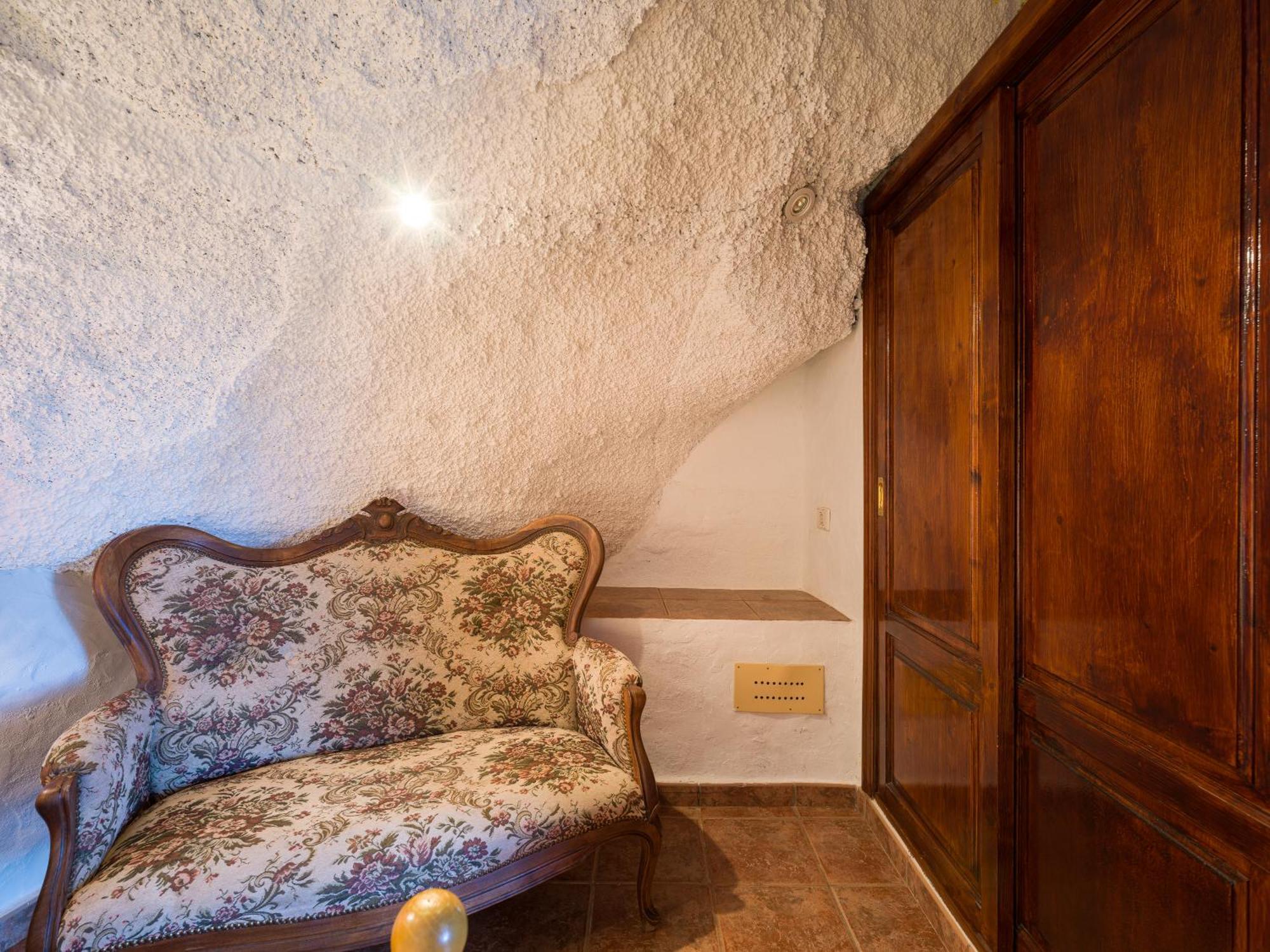 Castillo Lanzarote Bentley - Luxury -sleep In A Volcanic Cave Apartment Tias