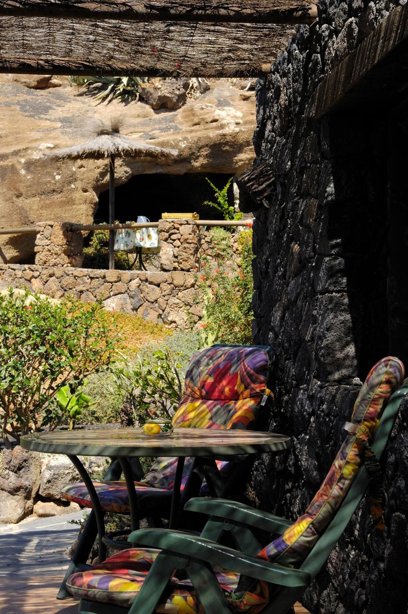 Apartment Castillo Lanzarote Bentley - Luxury -sleep In A Volcanic Cave Tias