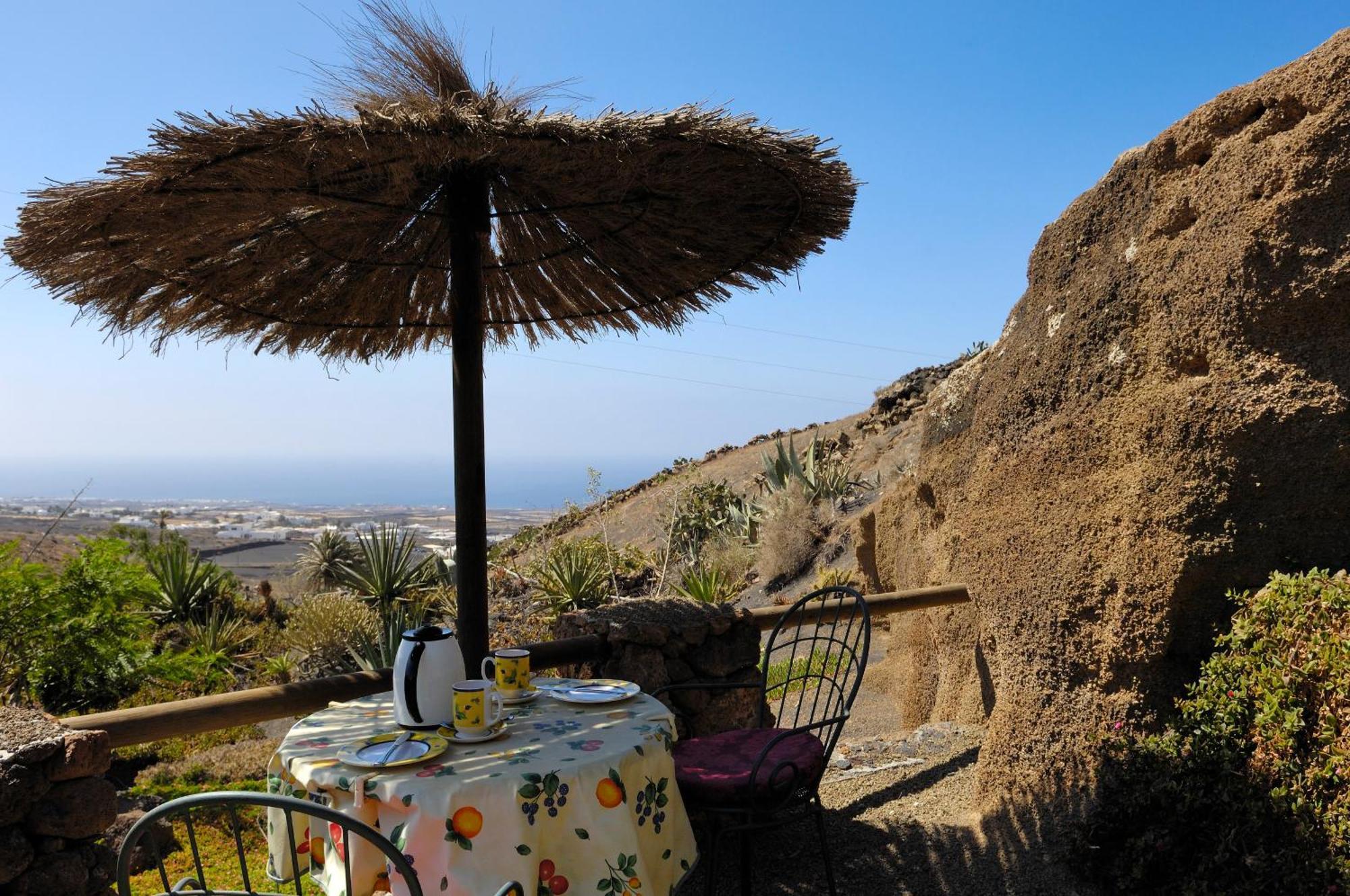 Castillo Lanzarote Bentley - Luxury -sleep In A Volcanic Cave Apartment Tias