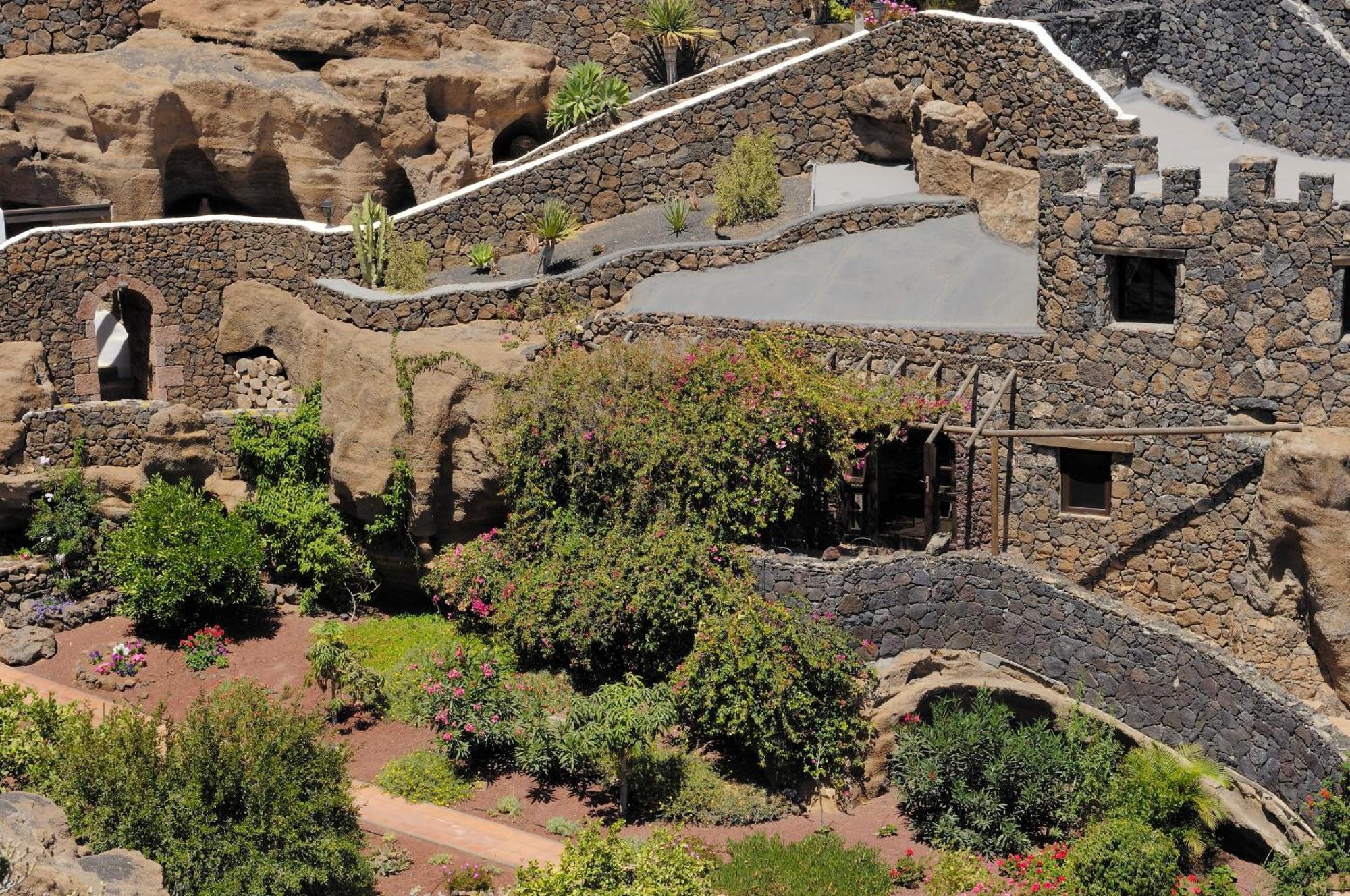 Apartment Castillo Lanzarote Bentley - Luxury -sleep In A Volcanic Cave