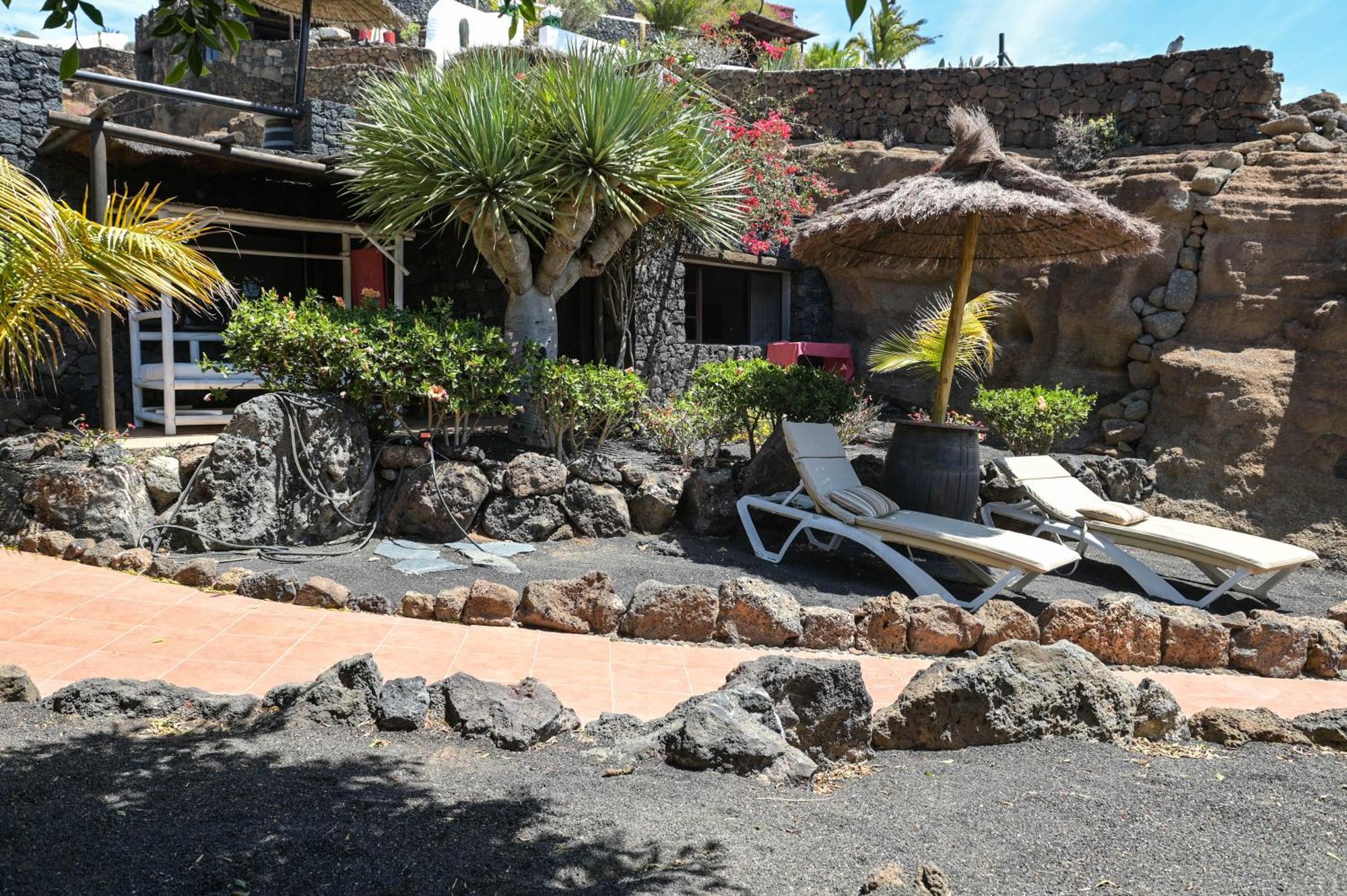 Castillo Lanzarote Bentley - Luxury -sleep In A Volcanic Cave