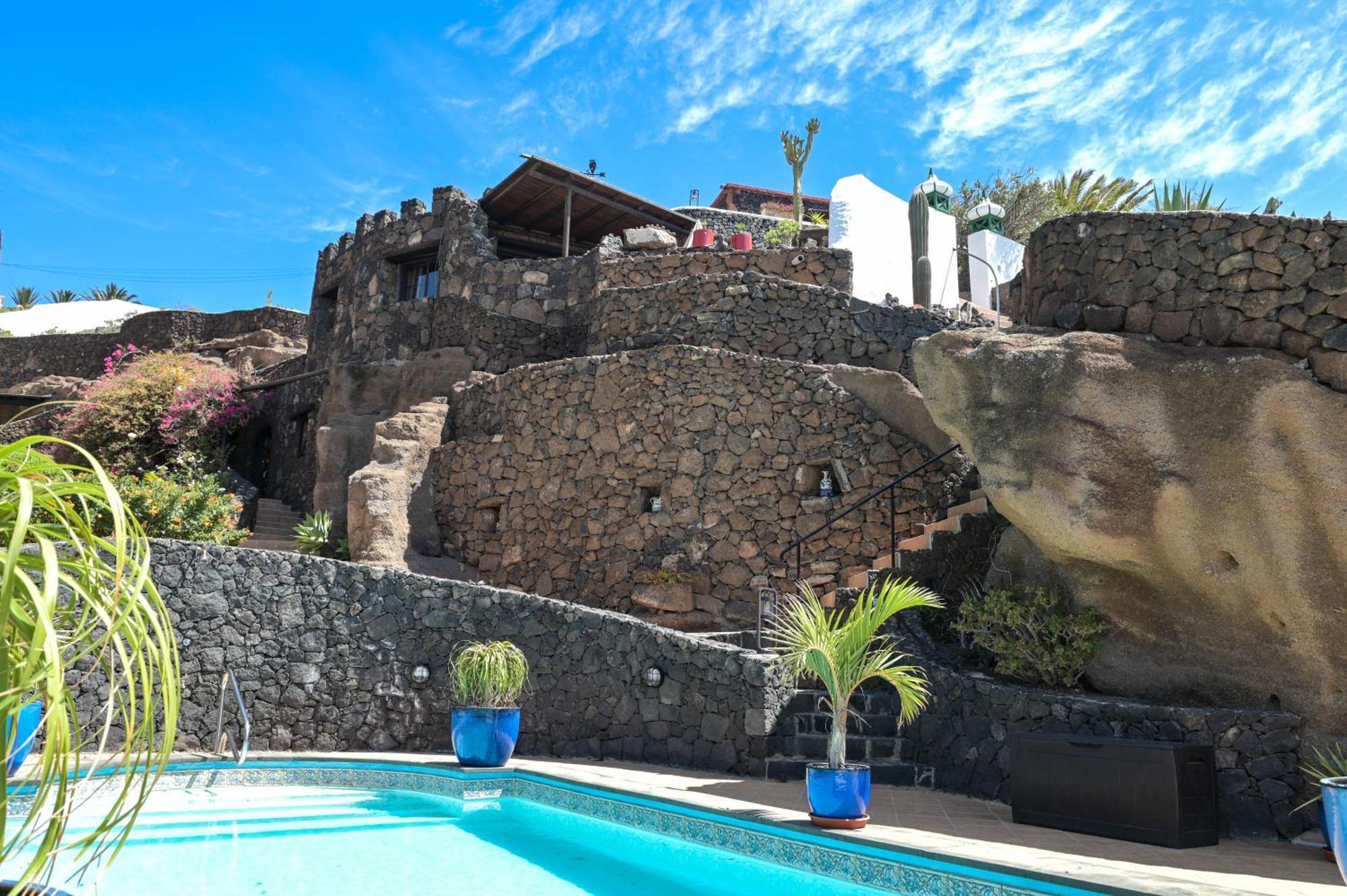 Castillo Lanzarote Bentley - Luxury -sleep In A Volcanic Cave *
