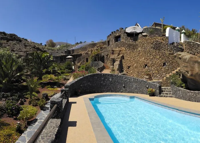 Castillo Lanzarote Villa Bentley - Luxury Villa -Sleep In A Volcanic Cave