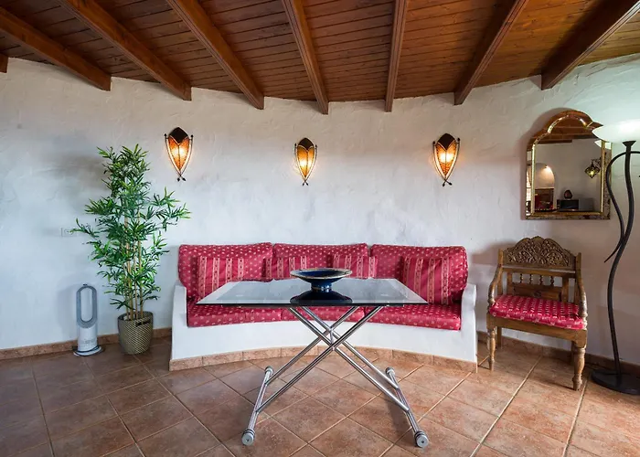 Castillo Lanzarote Villa Bentley - Luxury Villa -Sleep In A Volcanic Cave