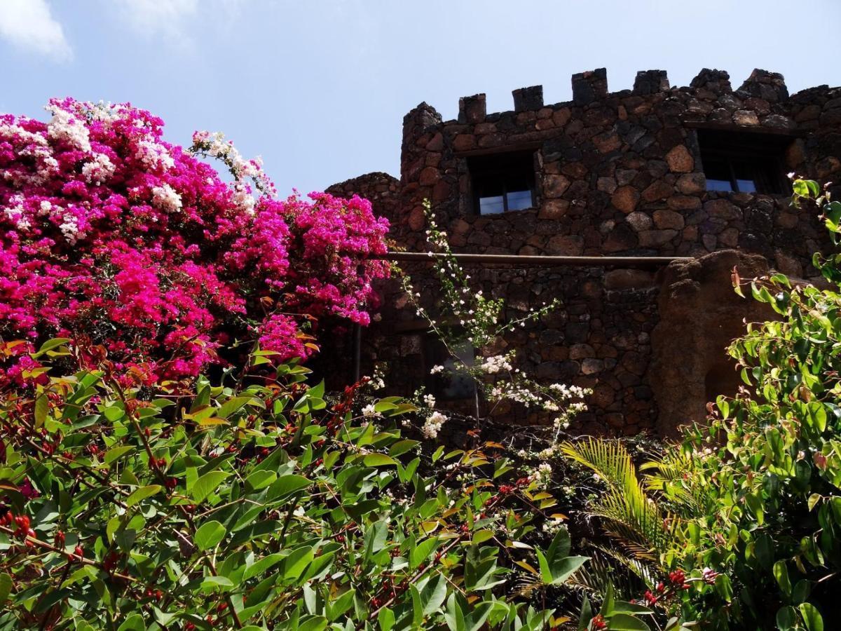 Castillo Lanzarote Bentley - Luxury -sleep In A Volcanic Cave