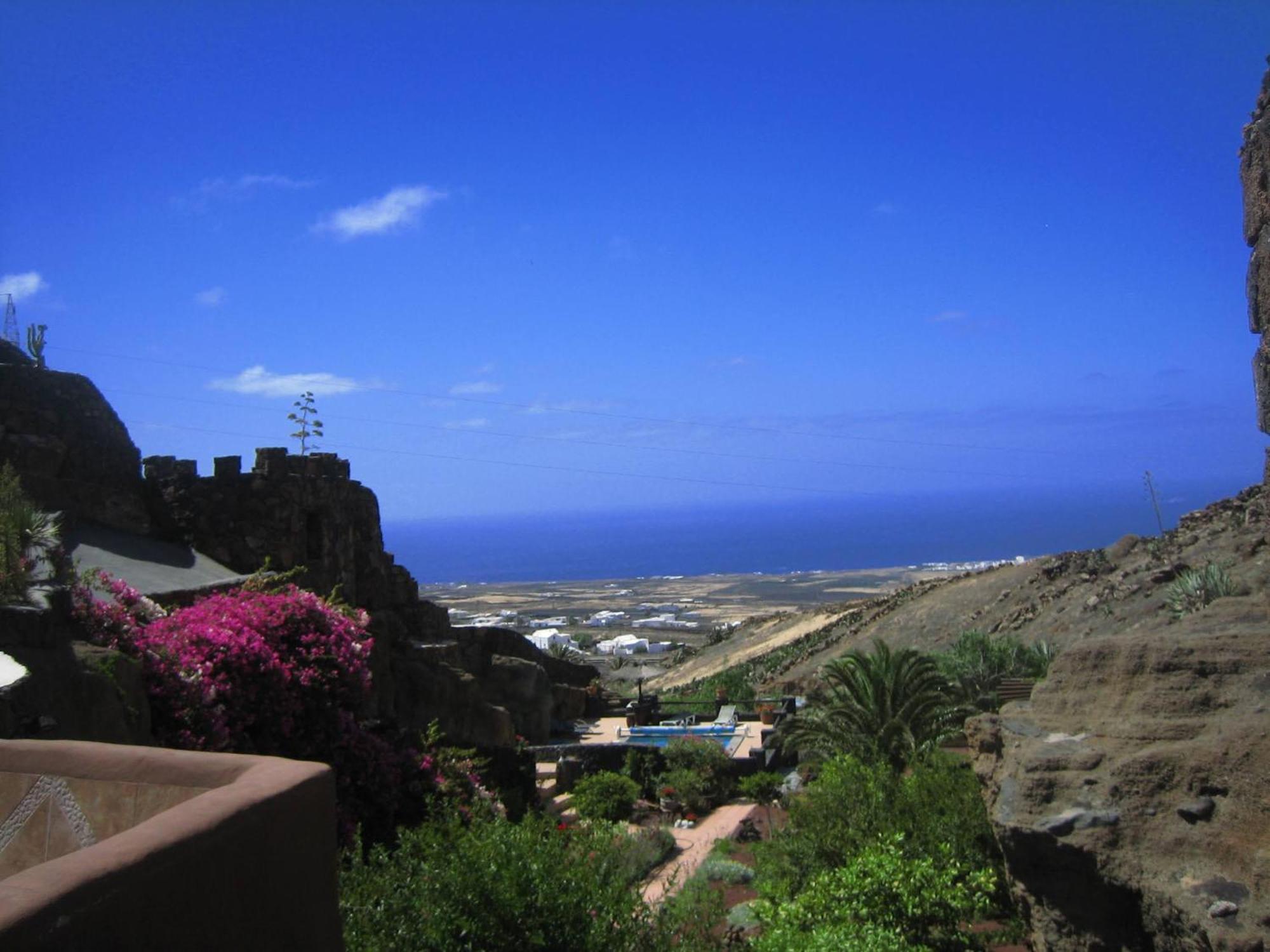 Castillo Lanzarote Bentley - Luxury -sleep In A Volcanic Cave
