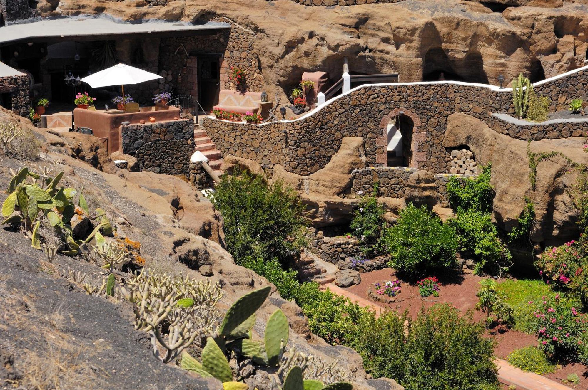 Castillo Lanzarote Bentley - Luxury -sleep In A Volcanic Cave
