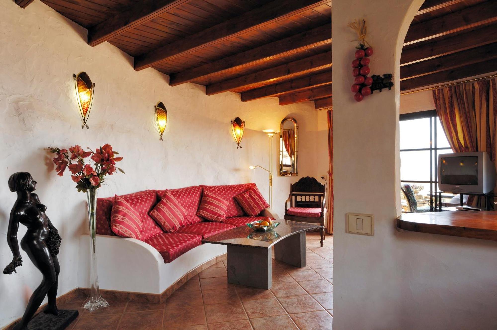 Castillo Lanzarote Bentley - Luxury -sleep In A Volcanic Cave