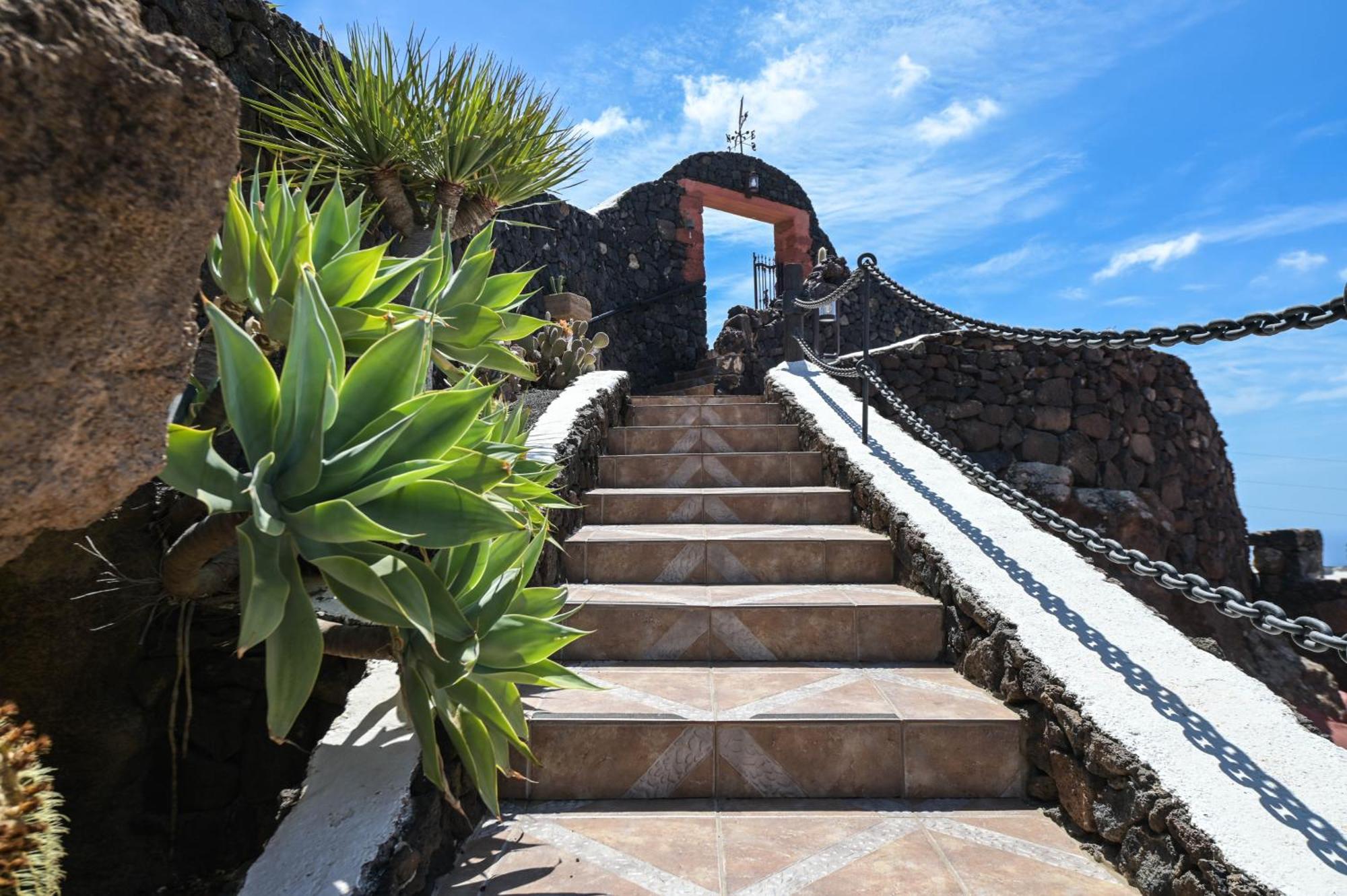 Appartement Castillo Lanzarote Bentley - Luxury -sleep In A Volcanic Cave *