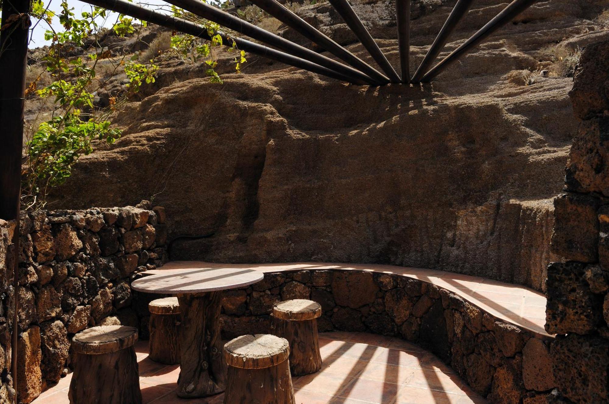 Apartment Castillo Lanzarote Bentley - Luxury -sleep In A Volcanic Cave Tias